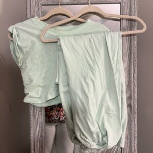 FP Movement Hot Shot Crossover Set size small in Pistachio